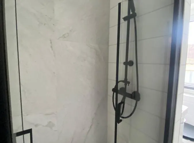 Monteur- Und * Neuenhof