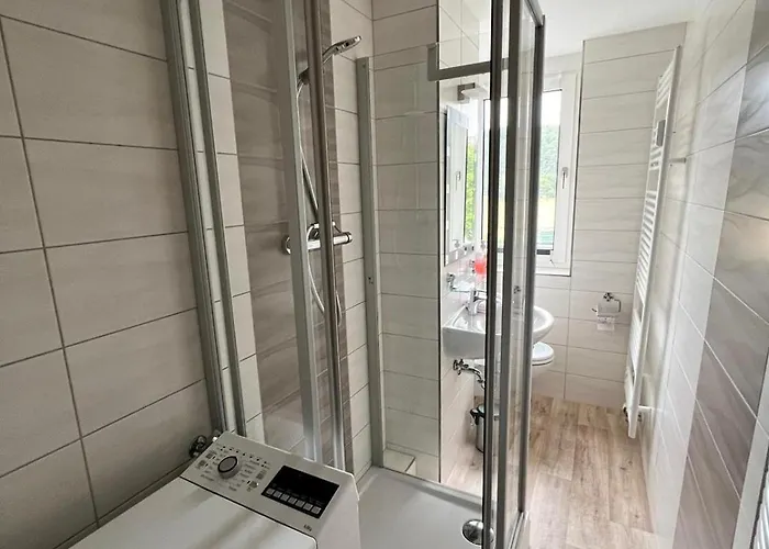 Monteur- Und * Neuenhof